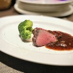 キャトルラパン - 肉料理 蝦夷鹿のポワレ・トリュフソース
