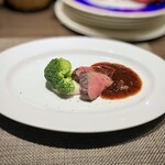 キャトルラパン - 肉料理 蝦夷鹿のポワレ・トリュフソース