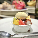 キャトルラパン - デザート キャラメルムース・フルーツ・バニラアイス・チーズのスフレ・白玉・あずき