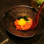 YORONIKU TOKYO AZABUDAIHILLS - このユッケを混ぜてバゲットへ　その辺の店のユッケとは次元が違います