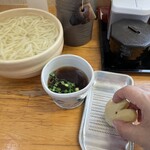 釜揚うどん一忠 - 生姜を自分で擦る