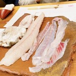蕎麦割烹  倉田 - トラ河豚を解体した各部位
