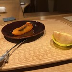 ごだん 宮ざわ - 京都の代白柿の甘味。すごく柔らかく苦味を抜いた甘柿とイチジクとサツマイモの最中。