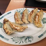 日高屋 - シェアしようと頼んだ、餃子(税込270円)