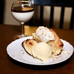 ヴァンサンヌ ドゥ - 焼きたてHOTアップルパイ＋バニラアイスクリーム
