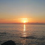 萬丸 海 - 翌朝のサンライズビーチからの朝日