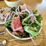 野菜倶楽部 オトノハカフェ - 生ハムとケールのサラダ