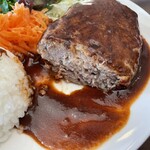 ビストロらあく - ハンバーグ断面