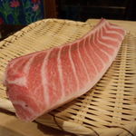 鮨処 多田 - 戸井(函館)産の１４０Ｋｇ級の本鮪の大トロ短冊