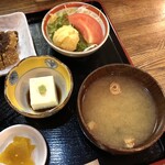 ほおずき - サラダ、豆腐、味噌汁付き