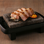 [Kagoshima] Yogan-yaki (roasted on a hot stone) black pork