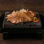 [Fukuoka] Hakatajidori Yogan-yaki (roasted on a hot stone)