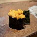 千葉たかおか - こちらもクリア。
      バフンらしい甘さは湛えつつ、香りもあるバランスのいい雲丹です。