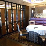 聚景園 - 店内　テーブル席　スペースが広い