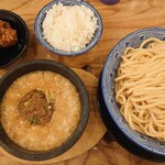 下品なぐらいダシのうまいラーメン屋 - 