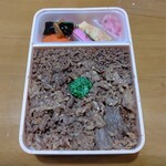 新杵屋 - 牛肉どまん中（ご飯見えません笑）