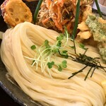 讃岐饂飩宏之輔 - 正に讃岐うどん。ぱっと見でエッジの立ち具合、麺のグラデーション加減が素晴らしいです。