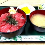 新鮮ネタ 食屋いぐち - まぐろ丼（500円）