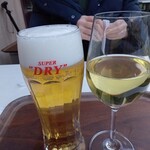 バル マルシェ コダマ - 生ビール＆白ワイン