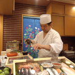 鮨処 多田 - 泡を注ぐ大将