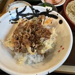 蕎麦処 みかわ - 野菜のかき揚げ丼。