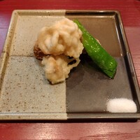 時に団欒 - 揚げ物。牛蒡おかき揚げ＆雲子天ぷら＆万願寺唐辛子素揚げ。雲子天ぷらは鉄板ね。