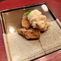時に団欒 - 牛蒡おかき揚げは出汁で炊いた牛蒡に柿の種を粉砕して作った衣を着せて揚げた品。これは賛否両論でも出していたマスターのスペシャリテの系譜やね。牛蒡なんて安い食材だが手をかければこんなに美味しくなります