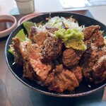 Tori Yakiniku Karubiya - ステーキ丼 肉大盛300g
