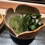 寺子屋 すし匠 - 海ぶどうとわかめ