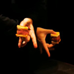 YORONIKU TOKYO AZABUDAIHILLS - 残りはソースを掛けて挟んでカットして！