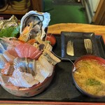 お食事酒処和 - メガ海鮮丼(1980円)