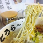 かとうらーめん - 麺を引っ張ってみた！