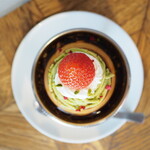 フェブズ コーヒー&スコーン - ピスタチオといちごプリン（850円）