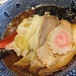 Chuukasoba Kingyo - 店名の金魚(ワンタン)はつけ汁に(^o^)