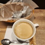 KEY'S CAFE - カフェラテ(R)￥390＋￥140パン