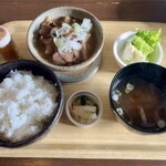 ラックアッパー - 料理写真:モツ煮定食682円