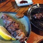 よしむら - 豚のかしら200円〜右側は硬い部位とのことで贈物