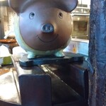 よしむら - 角に居座る鍋蓋豚