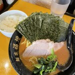 横浜家系ラーメン 麺家 福増 - 