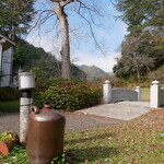 和味 - 建物の裏庭