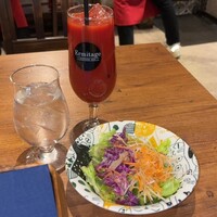 Seafood bar Ermitage 代々木店 - サラダにトマトジュース