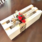 フランス菓子16区 - 木箱に入っています。