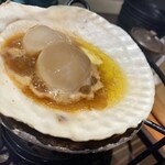 Shummi Hanamizuki - 帆立貝のバター醤油焼き