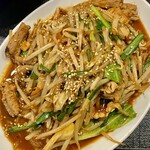 麺飯食堂 八右衛門 - ピリ辛ホルモン炒め