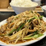 麺飯食堂 八右衛門 - ボリューム満点ホルモン炒め