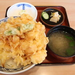 手打ちそば・うどん 松栄庵 - 海鮮かき揚げ天丼（香の物，小鉢，みそ汁付，天丼たれ別添え）「一度食べたら違いが分かる。元和食の板前が揚げる天ぷらは一味も二味も違います。」※お品書き表記通り，単品