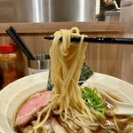 麺処 ほん田 - 「特製醤油」の麺
            2023年12月10日