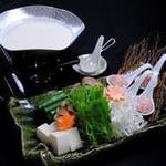 花・味兆 - ヘルシー・健康女性に人気「鶏つくねの豆乳小鍋」