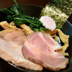 おおぜき中華そば店 - （限定）ブリ節とアサリの塩そば（750円）：スープの風味を変えないため具は別皿