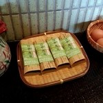 丸田屋 - 卓上に常にあるはや寿司